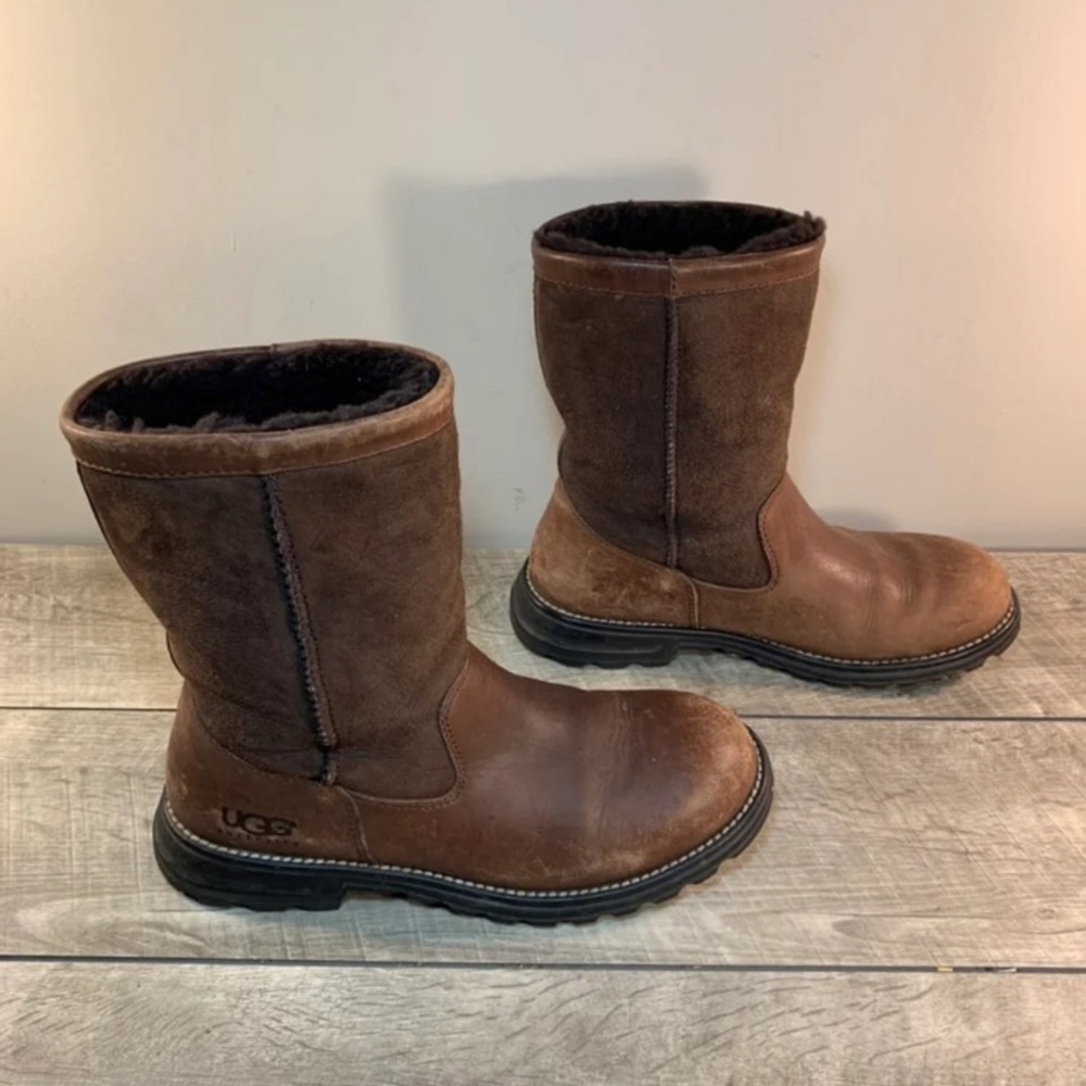Ugg Brooks Sheepskin Womens Boots Size 9